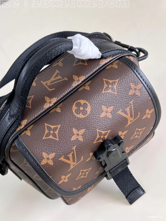 WIS Trail LOUIS Messenger-18*18*10CM VUITTON 1028